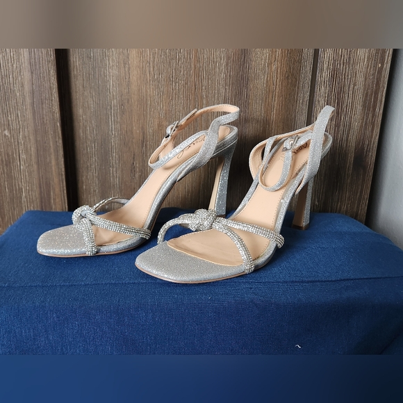 Badgley Mischka Glittering Silver Knot Heels - Picture 3 of 7